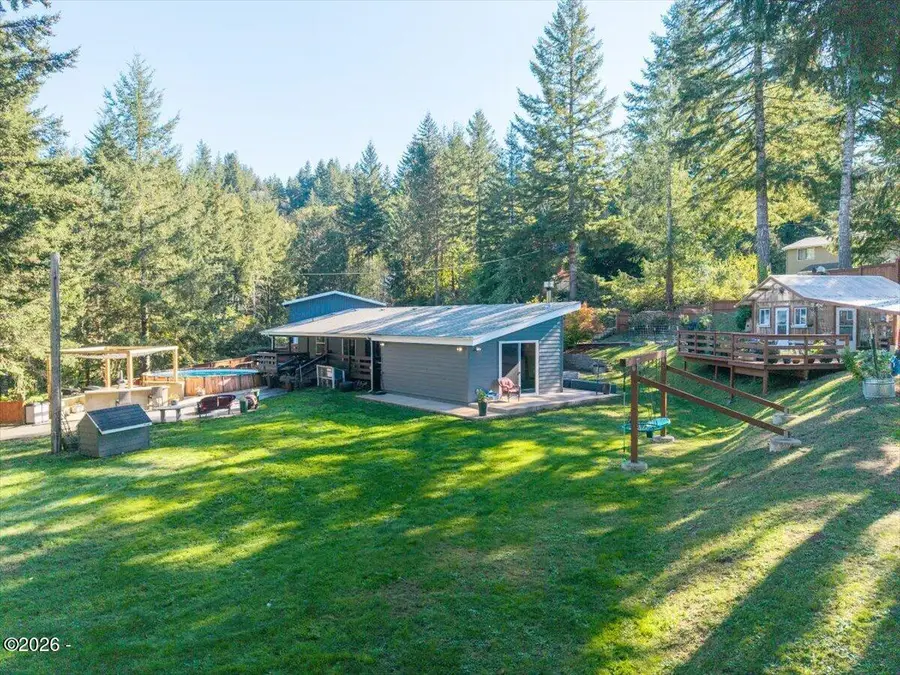 560 NW Skyline, Toledo, OR 97391 - #2