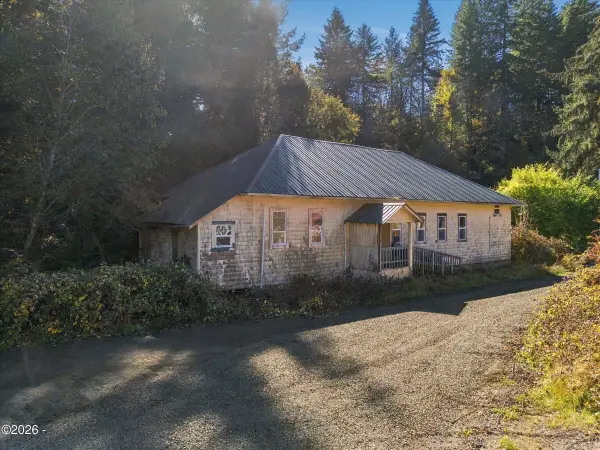 108 Bryant Creek, Eddyville, OR 97343