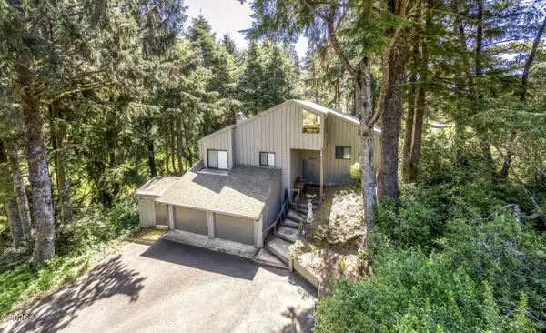 10 Fairway Ln, Gleneden Beach, OR 97388