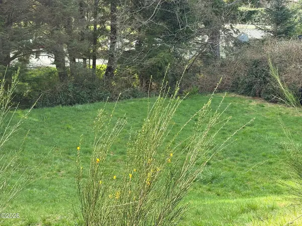 320 Hill, Yachats, OR 97498