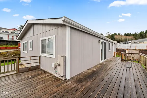 3789 NE West Devils Lake, Lincoln City, OR 97367