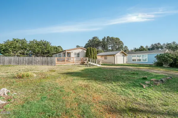 105 Breeze St, Depoe Bay, OR 97341