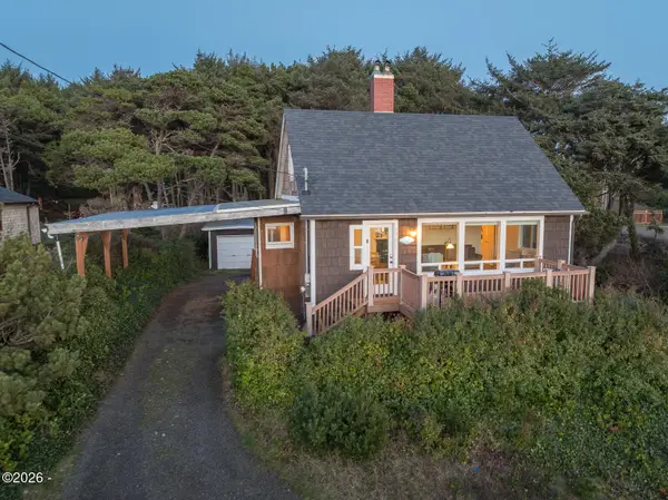 3365 SW Pacific Coast, Waldport, OR 97394