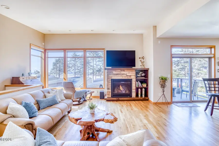 23 Basalt Lp, Yachats, OR 97498 - #3