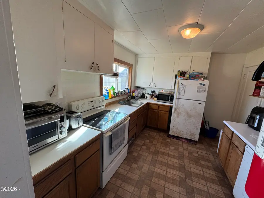 214 SE 1st, Newport, OR 97365 - #3