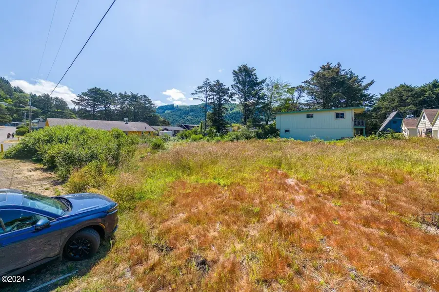 452 4th, Yachats, OR 97498 - #2