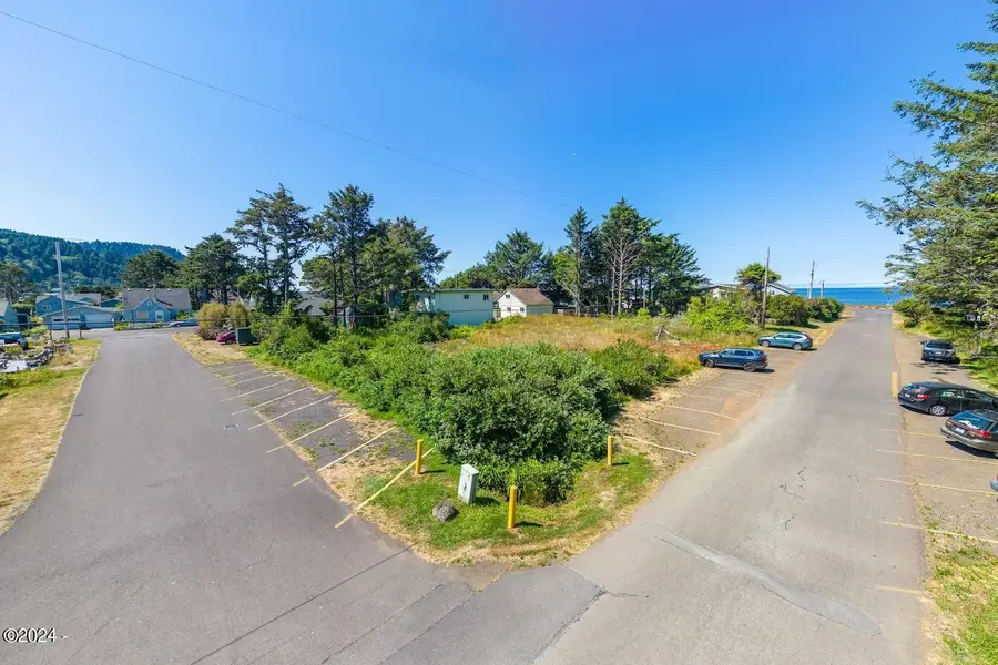 452 4th, Yachats, OR 97498 - #3