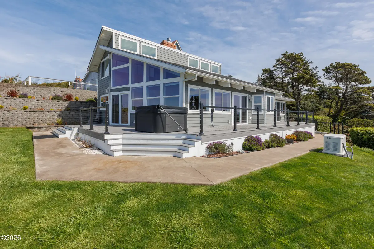 580 SW 10th, Newport, OR 97365 - #1