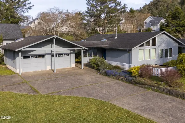 341 Combs, Yachats, OR 97498