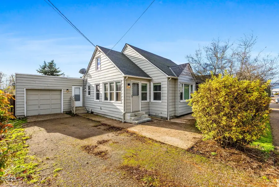 221 SW Rainbow, Dallas, OR 97338 - #3