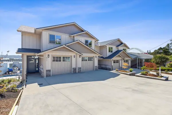 811 SW 13th Street Unit #4, Newport, OR 97365