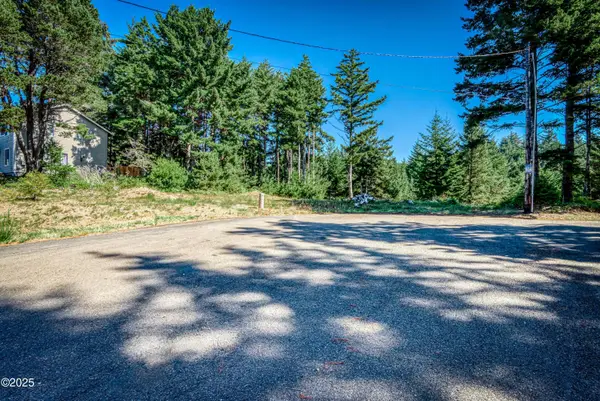 1801 NW Cedar Crest, Waldport, OR 97394