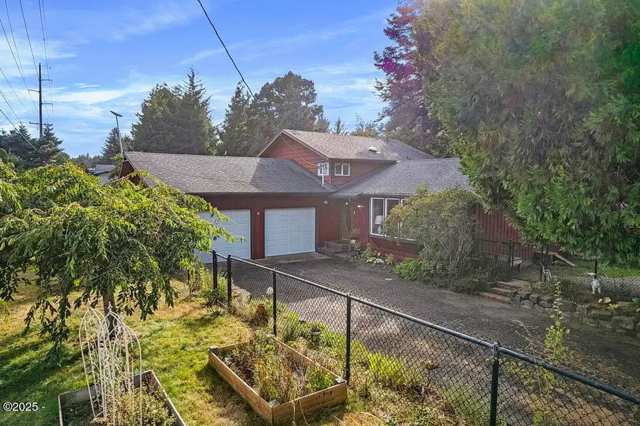 125 SW View, Waldport, OR 97394 - #2