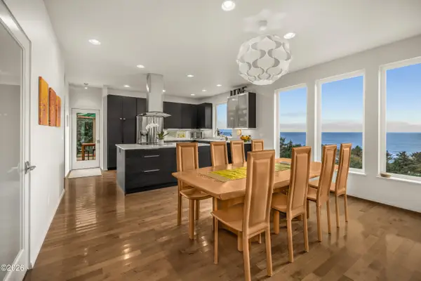 121 Greenhill, Yachats, OR 97498