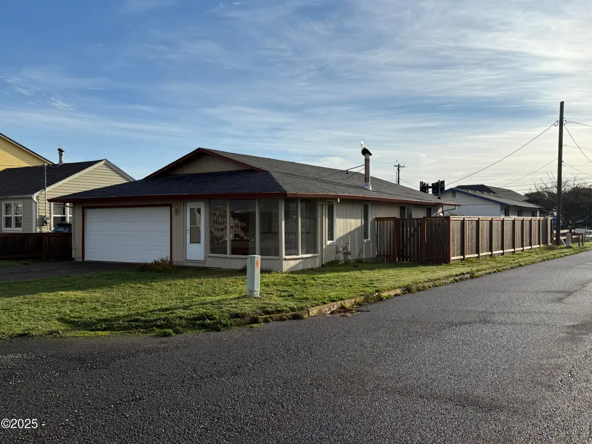 953 SW 7th, Newport, OR 97365 - #1