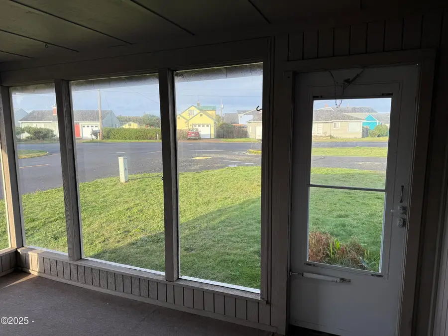 953 SW 7th, Newport, OR 97365 - #3