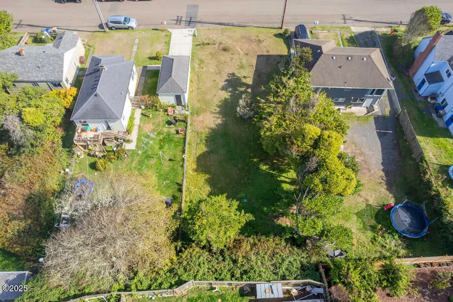 112 SW Lee, Newport, OR 97365 - #2