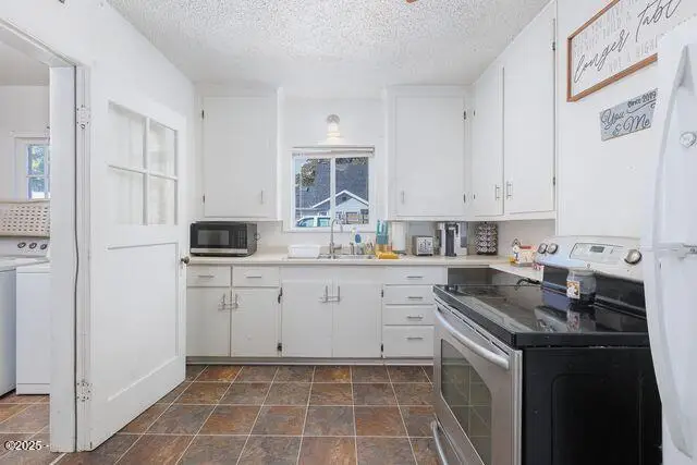 2303 Long, Sweet Home, OR 97386 - #3