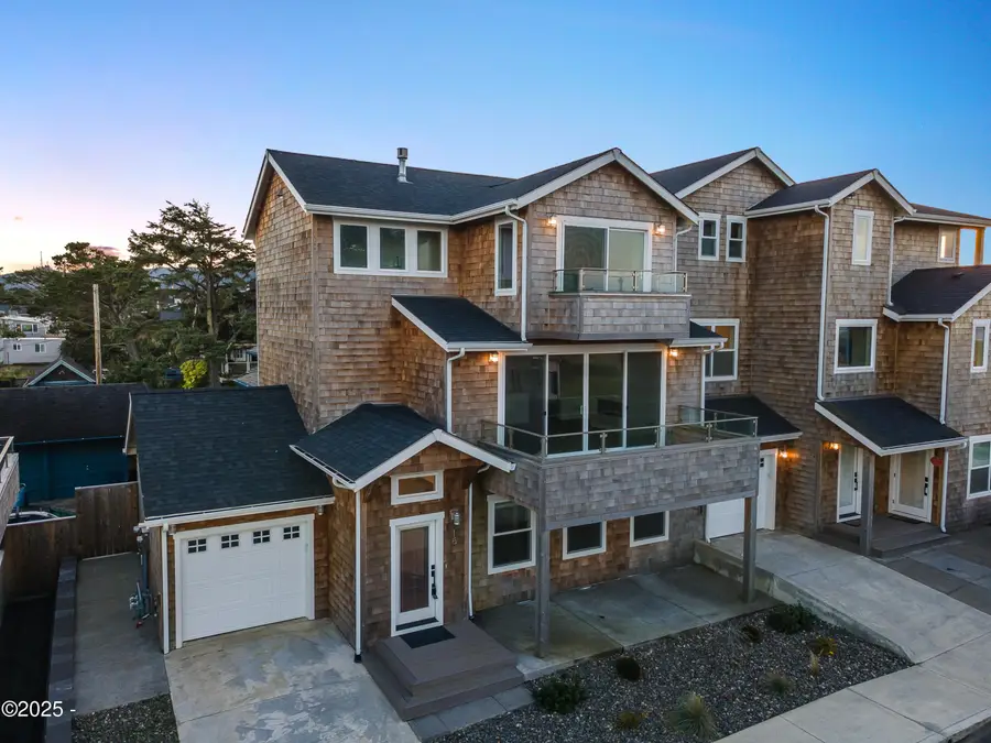 15 Avenue I, Seaside, OR 97138 - #3