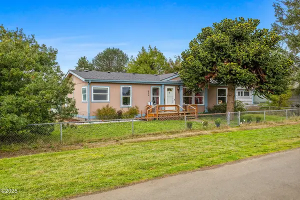 620 N Bay, Waldport, OR 97394
