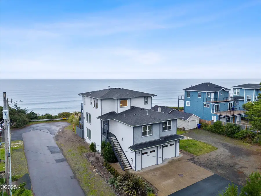 813 SW 9th, Lincoln City, OR 97367 - #2