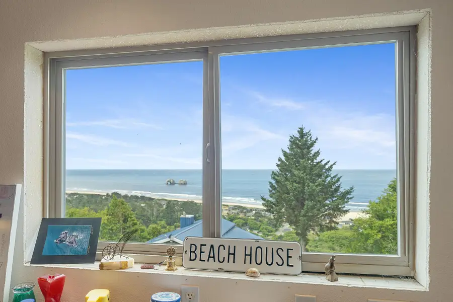 535 Kesterson Ct, Rockaway Beach, OR 97136 - #3