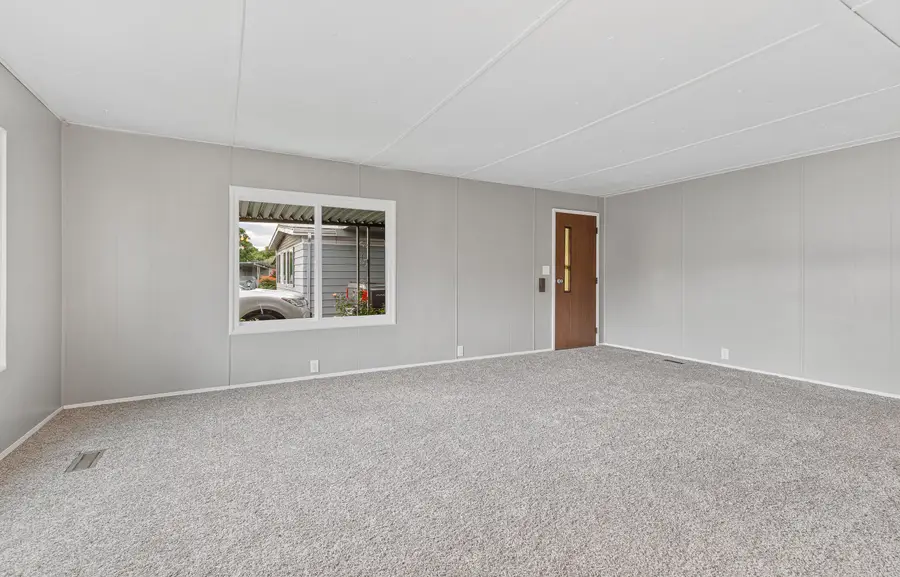 2252 Table Rock, Medford, OR 97501 - Image #2