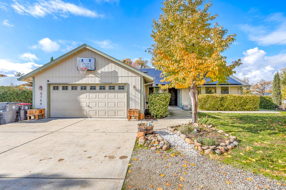 6569 Oakhurst Street, Central Point, OR 97502 BHGRE