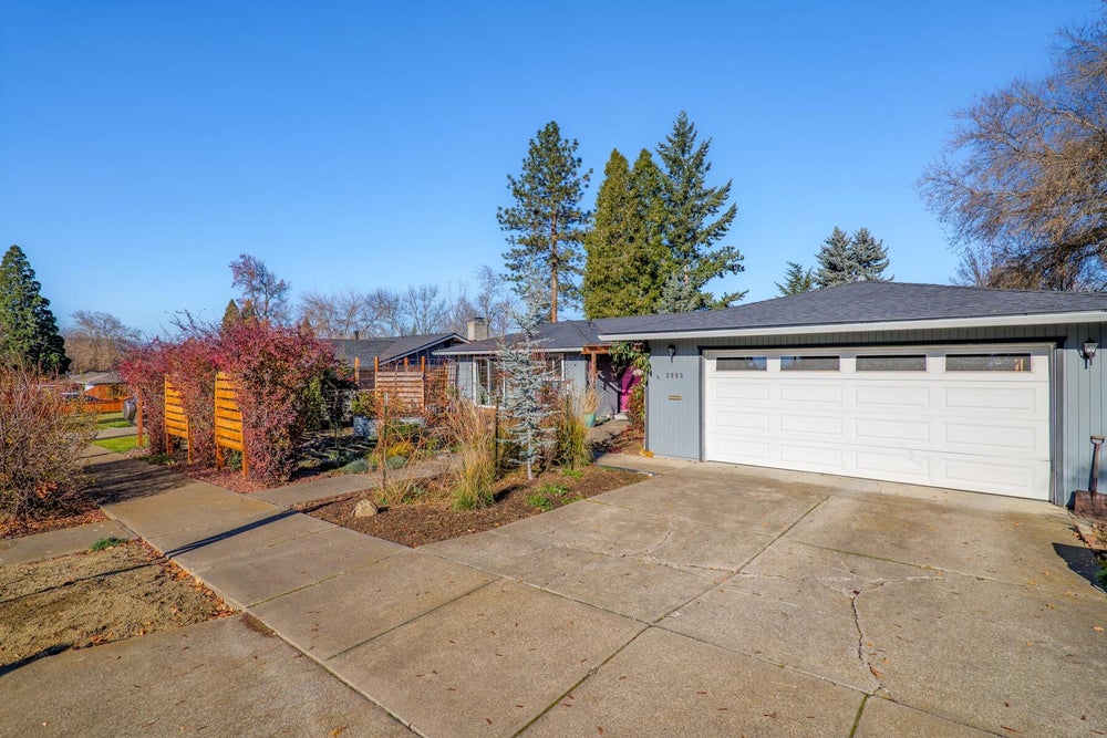 2993 Seckel Street, Medford, OR 97504 BHGRE