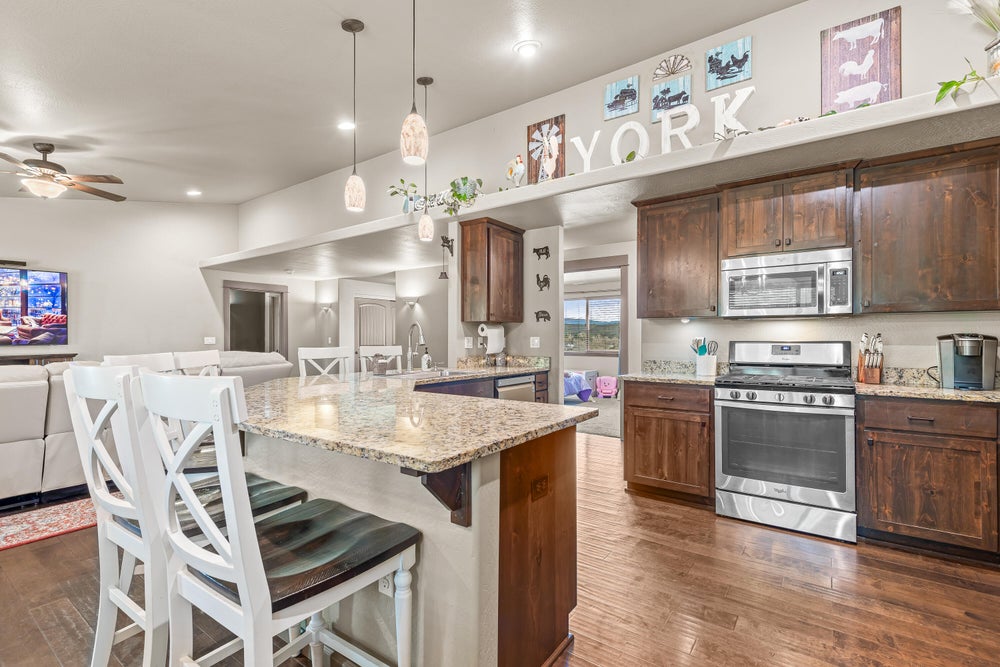 584 N Heights Drive, Eagle Point, OR 97524 BHGRE