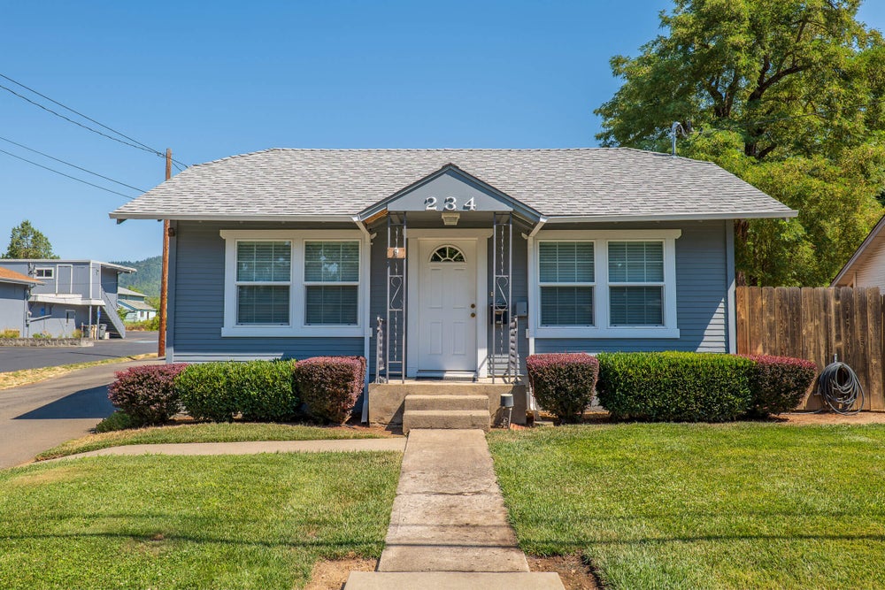234 NE Savage Street, Grants Pass, OR 97526 BHGRE