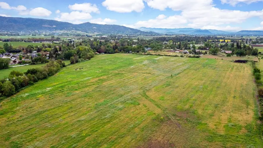 3060 S Stage Road, Medford, OR 97501 - #2