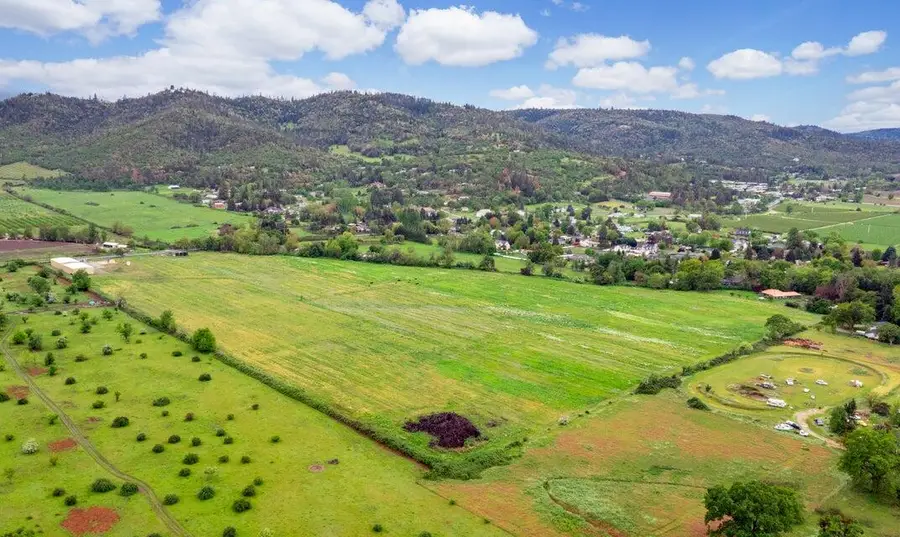 3060 S Stage Road, Medford, OR 97501 - #3