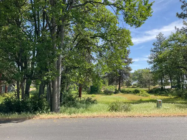 Coopers Hawk Road #Lot 877, Klamath Falls, OR 97601