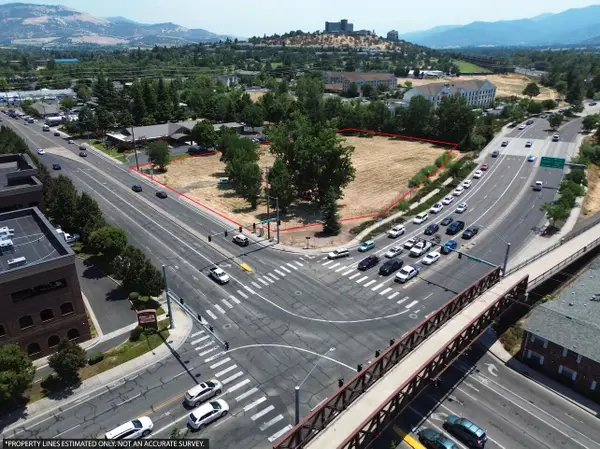 1300 E Barnett Road, Medford, OR 97504