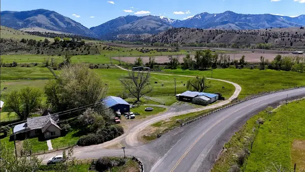 55550 Mckern Lane, Mount Vernon, OR 97865