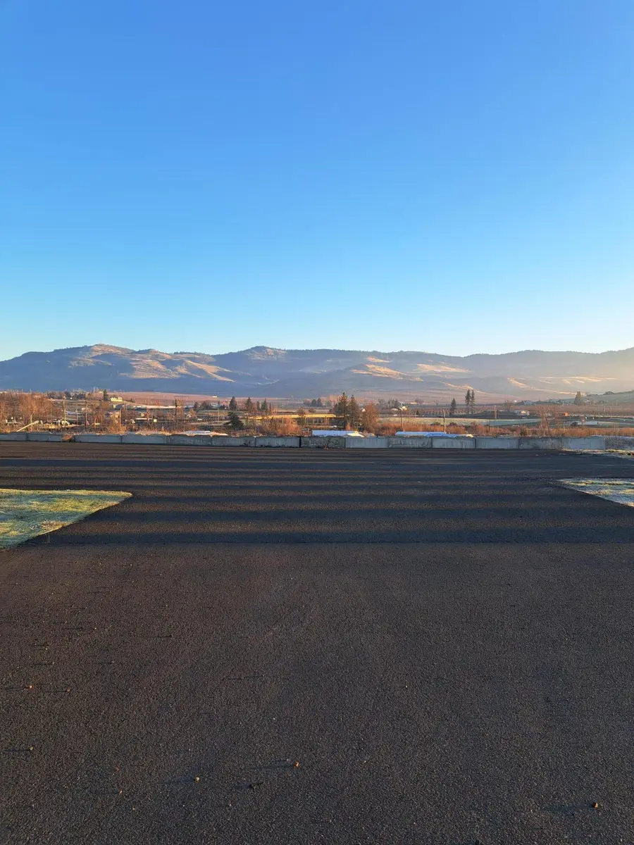 401 S Pacific, Talent, OR 97540 - Image #3