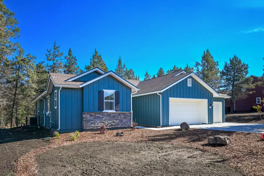 1211 Vine Maple, Klamath Falls, OR 97601 - Image #2