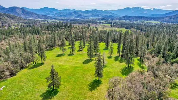 858 Missouri Flat Road, Grants Pass, OR 97527