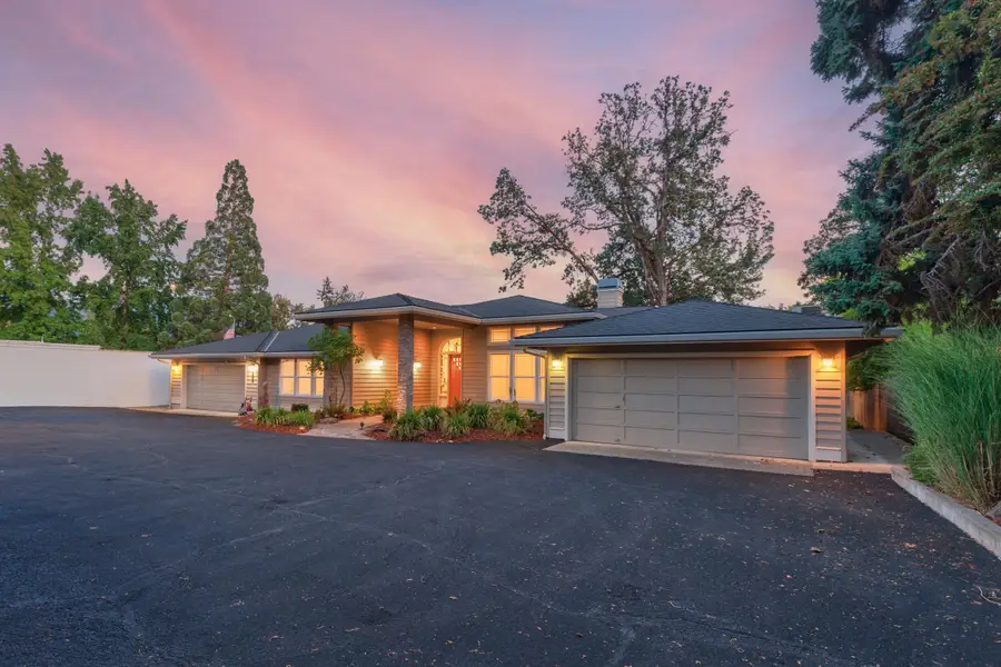 619 SE M Street, Grants Pass, OR 97526 - #3