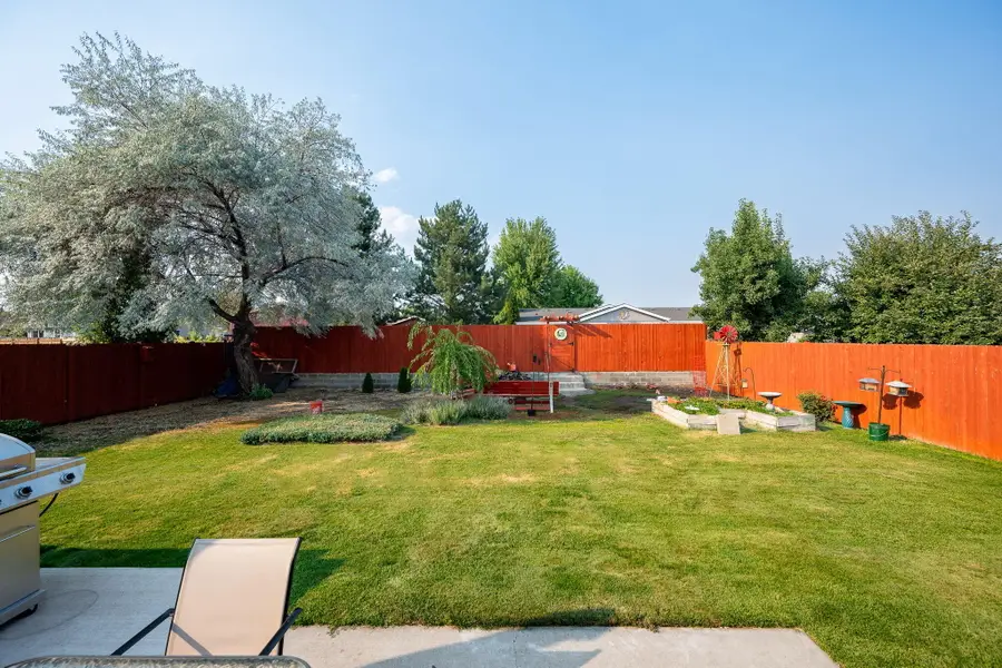 735 NE Oak, Redmond, OR 97756 - Image #2