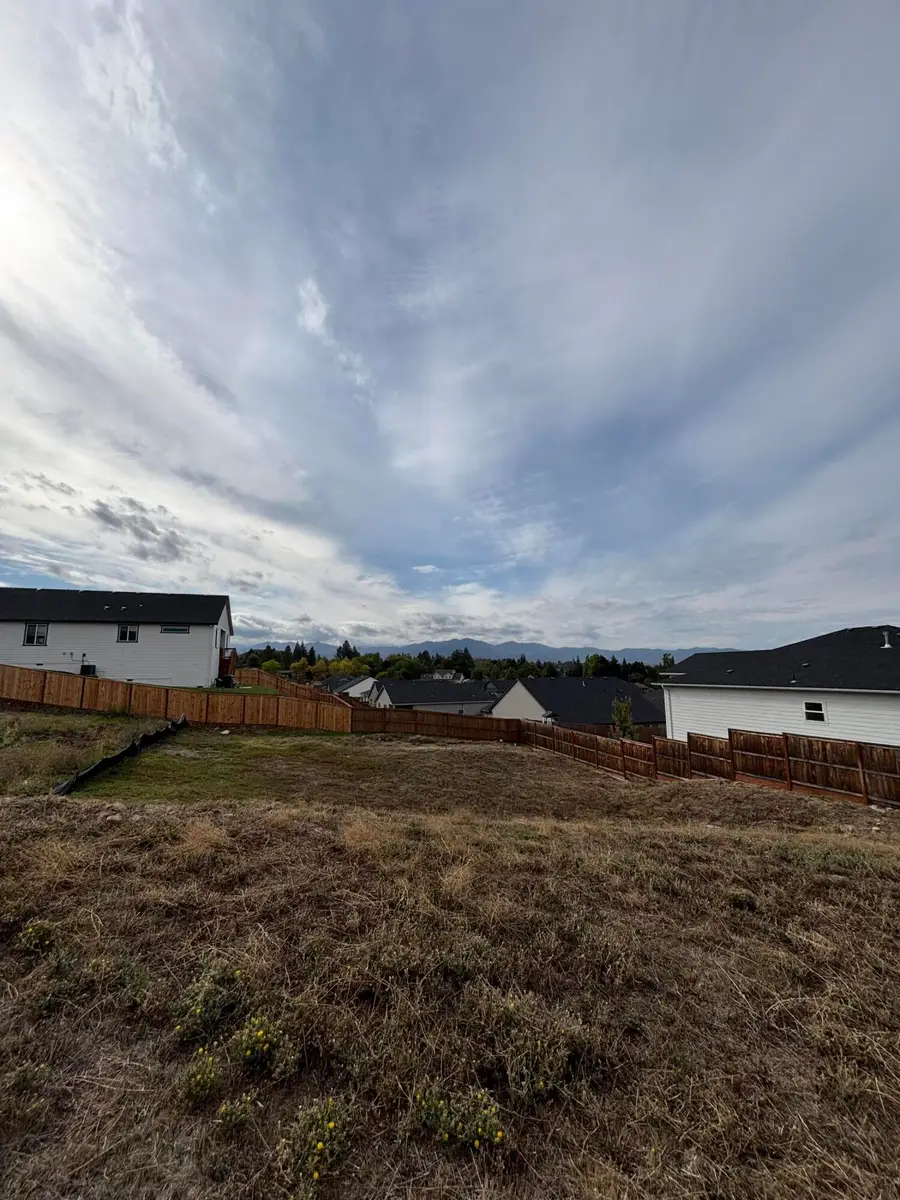 3290 Sky, Medford, OR 97504 - Image #2