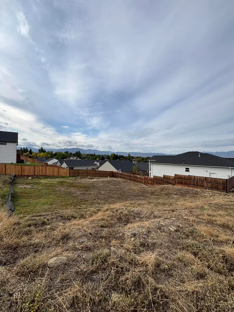 3290 Sky, Medford, OR 97504 - Image #3