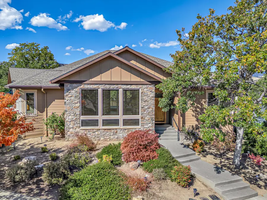 551 Sutton, Ashland, OR 97520 - Image #3