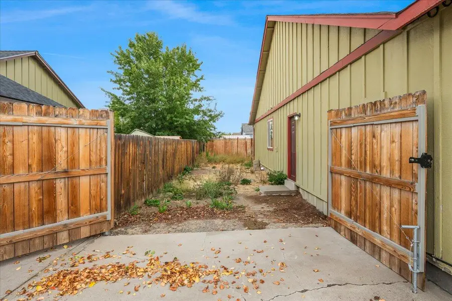 930 NW Spruce, Redmond, OR 97756 - Image #3