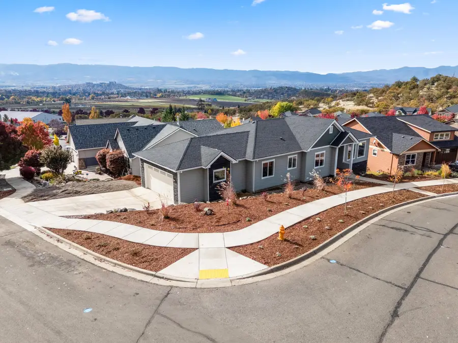 4260 Falcon Ridge, Medford, OR 97504 - Image #2