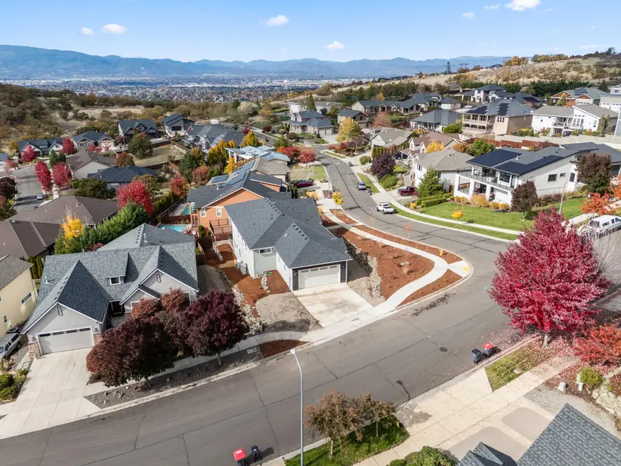 4260 Falcon Ridge, Medford, OR 97504 - Image #3