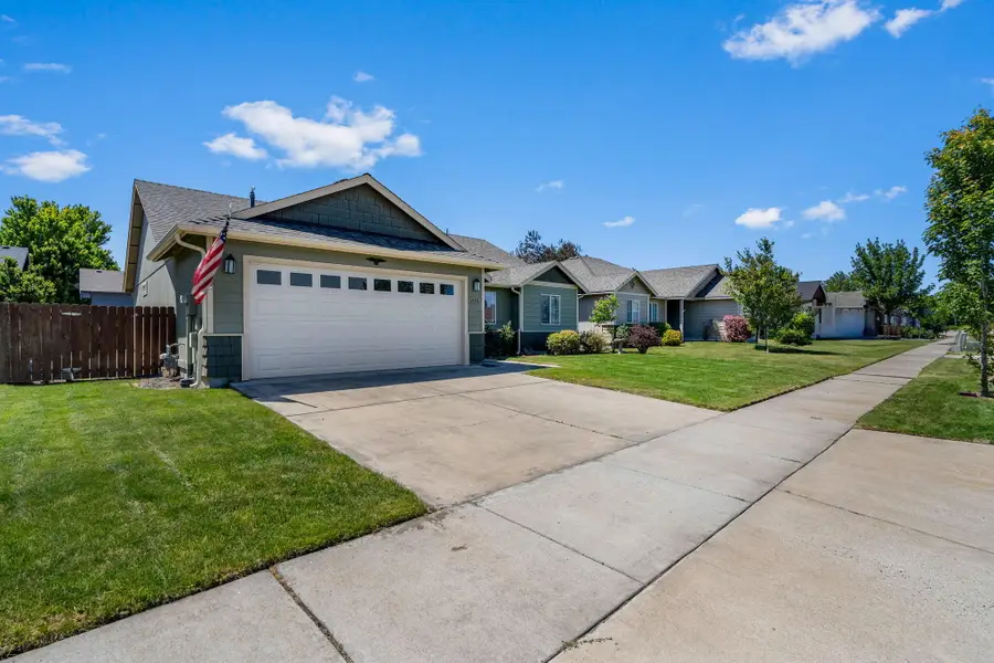 2116 NW Elm, Redmond, OR 97756 - Image #2