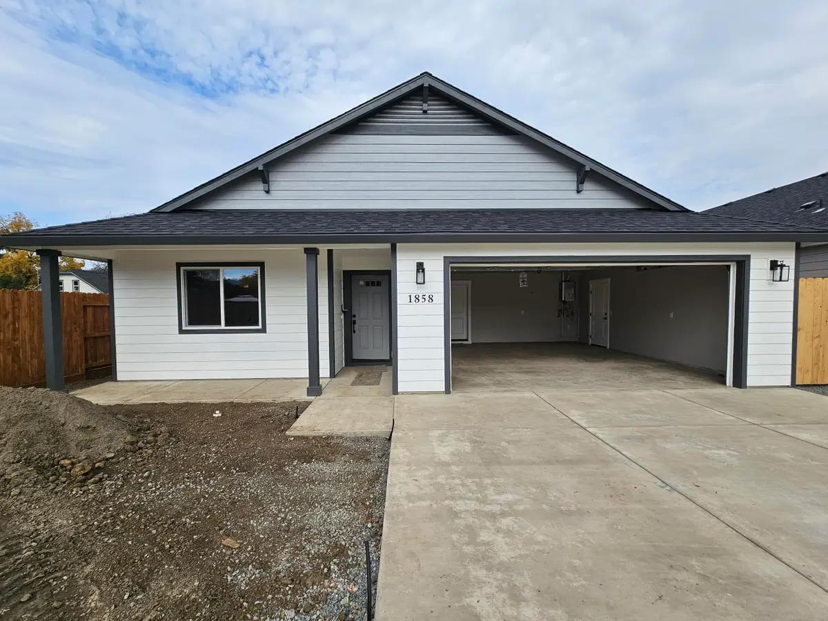 1858 Ingram, Medford, OR 97501 - Image #1