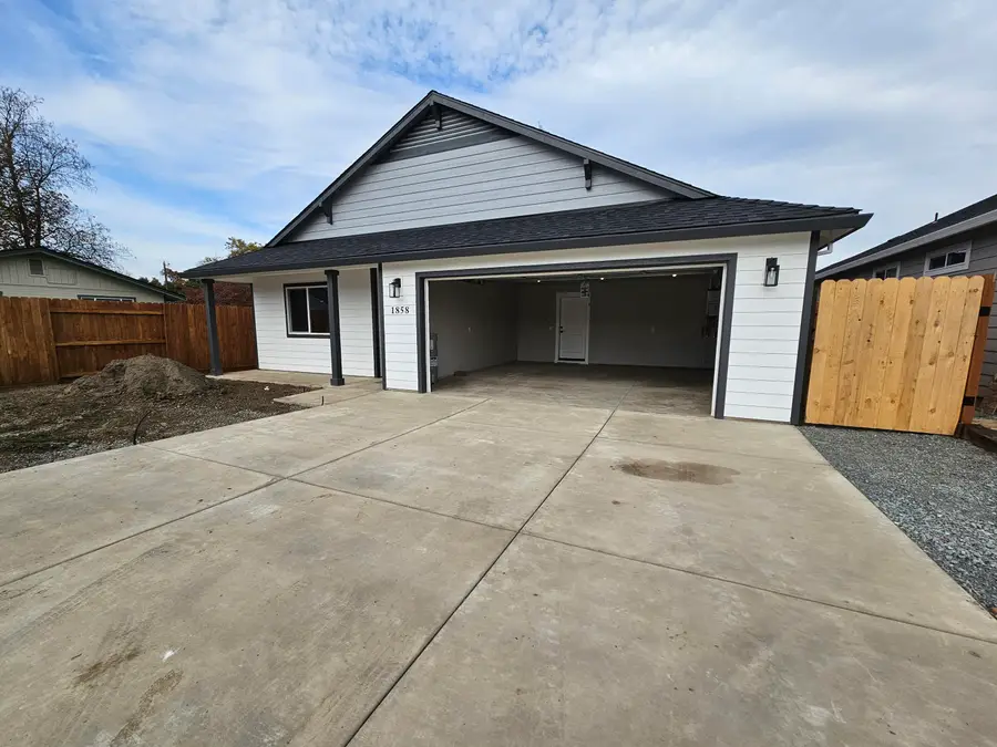 1858 Ingram, Medford, OR 97501 - Image #2